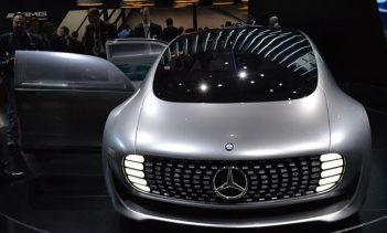 Футуристичный концепт-кар Mercedes F015 представлен в Детройте